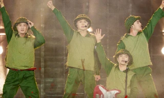 Dàn "Anh tài" biểu diễn ca khúc mới trong chương trình Đất Nước Trọn Niềm Vui