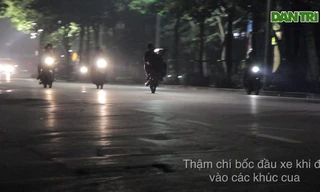 'Toát mồ hôi' xem hàng chục quái xế bốc đầu, đua xe quanh Hồ Gươm