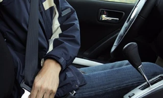 Chính thức xử phạt hành vi không thắt dây an toàn trên ô tô