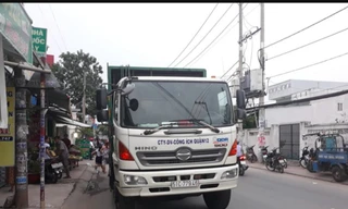 Xe chở rác gây tai nạn.