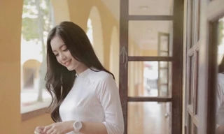 Nguyễn Tố Anh (sinh năm 1999) - cựu học sinh trường THPT chuyên Trần Phú (Hải Phòng) từng thu hút sự chú ý của dân mạng sau tấm ảnh mặc áo dài ngày bế giảng năm 2017. 