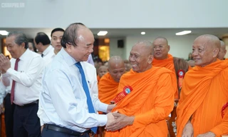 Lần đầu tiên Thủ tướng dự, chung vui Tết cổ truyền với bà con Khmer Nam bộ. Ảnh: VGP/Quang Hiếu