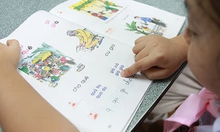 Nhiều học sinh bị cô giáo chê đọc chậm, viết chữ xấu,..Ảnh minh họa: Nguồn Internet