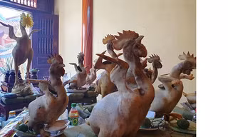 Gà cúng được con cháu dòng họ Lê Quang dâng lên tế tổ. Ảnh: Đức Hùng