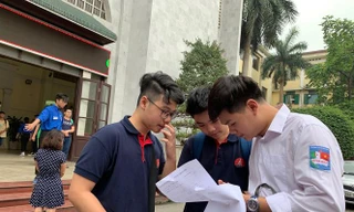 Đề thi môn Vật lí trường THPT Chuyên ĐH Sư phạm: Rất khó, ‘khác lạ’