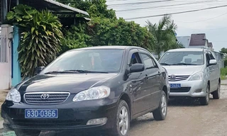 Việc dùng ôtô phục vụ các chức danh không có tiêu chuẩn sử dụng xe; dùng xe cho mục đích cá nhân sẽ bị phạt tiền từ 1-20 triệu đồng. Ảnh: Việt Tường.