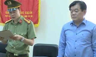 Ông Hoàng Tiến Đức (phải ảnh)- GĐ Sở GD&ĐT Sơn La