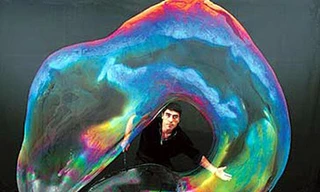 Phù thủy bong bóng trở lại với 10 tấn đạo cụ