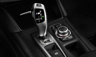 Những nút trên cần số mà lái xe hay bỏ qua