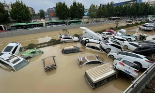 Ô tô bị ngập trong lũ ở nước ngoài liệu có về Việt Nam?