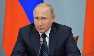 Tổng thống Nga Putin ký sắc lệnh miễn nhiệm 15 tướng lĩnh. Ảnh: RIA Novosti