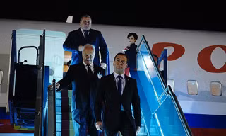 Thủ tướng Nga Dmitry Medvedev bắt đầu thăm chính thức Việt Nam