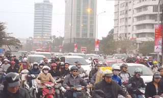 Đổi giờ, xuất hiện một số điểm ùn tắc. Ảnh: Trọng Đảng