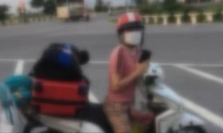 Hồ sơ điều tra xác định người phụ nữ đi từ TP Hồ Chí Minh về Hà Nam bằng xe máy - Ảnh: CA Hà Nam