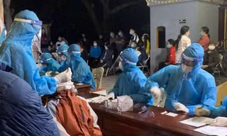 Thái Bình tiến hành xét nghiệm trên diện rộng tại các địa phương có dịch để truy tìm, bóc tách F0 - Ảnh: Hoàng Long