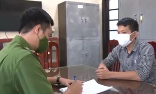 Một trong các đối tượng cá độ bóng đá vừa bị Phòng Hình sự, Công an tỉnh Hà Nam bắt và khởi tố. Ảnh: Hoàng Long