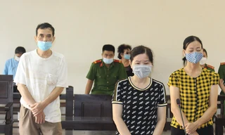 Trần Thị Hiền (giữa) và 2 đồng phạm tại phiên toà - Ảnh: LM