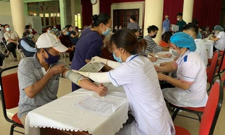 Dự kiến đến ngày 4/11, thành phố Nam Định sẽ hoàn thành "phủ sóng" vắc xin COVID-19 mũi 1 cho 100% người dân trong độ tuổi được tiêm. Ảnh: Hoàng Long