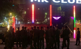 Công an Thái Bình bao vây, đột kích "động lắc" MK vào đêm 25/4 - Ảnh: Hoàng Long, MQ