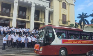 Tỉnh Thái Bình tổ chức lễ xuất quân vào TP Hồ Chí Minh hỗ trợ phòng chống dịch - Ảnh: Hoàng Long