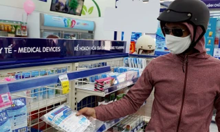 Người Sài Gòn mua thuốc cảm cúm phải khai báo y tế