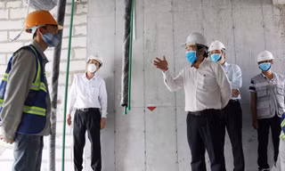 Chủ tịch UBND TPHCM: Bảo vệ sức khỏe công nhân là bảo vệ sản xuất
