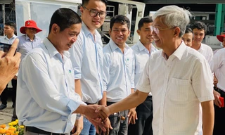 Lãnh đạo UBND TPHCM thăm, chúc tết công nhân xử lý rác