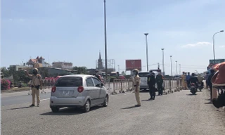 TPHCM huy động hơn 2.700 người trực 62 chốt, trạm kiểm dịch COVID-19