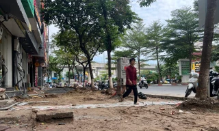 Dịp cuối năm, vỉa hè Thủ đô lại ngổn ngang công trường xây dựng