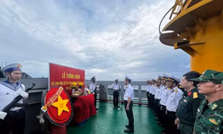 Lễ tưởng niệm chiến sĩ hy sinh bảo vệ nhà giàn DK1 giữa biển khơi