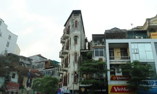 Một căn nhà có hình thù "kỳ dị" trên phố Tôn Đức Thắng, quận Đống Đa.