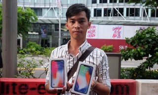 Trắng đêm xếp hàng ở Singapore chờ mua iPhone X