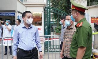 Chủ tịch UBND thành phố Hà Nội Chu Ngọc Anh kiểm tra công tác phòng, chống dịch COVID-19 tại cơ sở. Ảnh minh họa