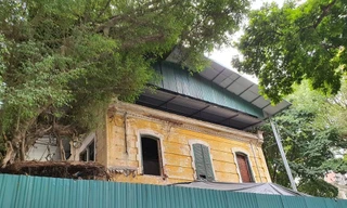 Biệt thự tại khu đất "kim cương" đang được quây rào chờ tu bổ