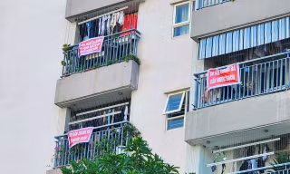 Hàng chục nghìn cư dân KĐT Thanh Hà khốn khổ vì nước bốc mùi chất tẩy rửa