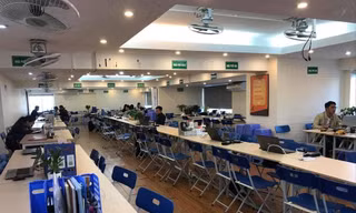 Tầng M của tòa nhà 102 Thái Thịnh bị chiếm dụng làm văn phòng trong nhiều năm