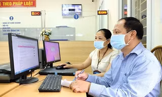 Lãnh đạo Hà Nội đi làm chỉ cầm iPad, có thể xử lý công việc mọi nơi