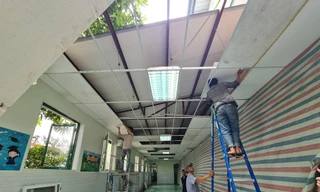 Tháo dỡ phần cơi nới tại Trường Tiểu học Lý Thái Tổ sau Kết luận Thanh tra Bộ Xây dựng.