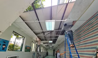 Tháo dỡ phần cơi nới tại Trường Tiểu học Lý Thái Tổ sau Kết luận Thanh tra Bộ Xây dựng.