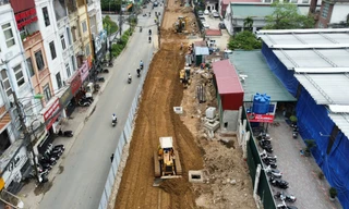 Hà Nội kiểm tra nhà 'siêu mỏng, siêu méo' trên đường Nguyễn Tuân mở rộng