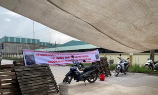 Người dân chặn đường vào nhà máy gạch lớn nhất Vĩnh Phúc