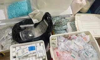 Tạm giữ gần 3 tấn nguyên liệu thuốc, thực phẩm chức năng ở Hà Nội