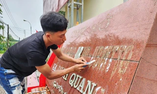 Hà Nội gấp rút thay biển trụ sở, chờ 'thời khắc lịch sử'