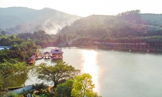 Thắng cảnh Ao Vua tại huyện Ba Vì, Hà Nội