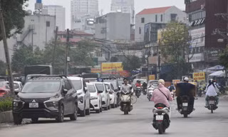 Cận cảnh đường Vành đai 2,5 chậm tiến độ hơn 10 năm thành bãi đỗ xe khổng lồ