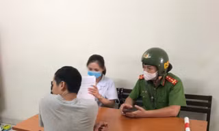 Một trường hợp bị xử phạt do không chấp hành đeo khẩu trang nơi công cộng