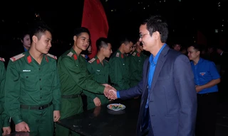 Bí thư Trung ương Đoàn chúc Tết cán bộ, chiến sĩ trực đêm 30