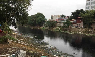 Nhiều làng nghề xả thải trực tiếp ra sông ngòi, khiến môi trường ô nhiễm nghiêm trọng