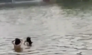 Đề xuất xử phạt 2 thanh niên 'tắm tiên' ở Hồ Gươm 3 triệu đồng