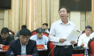 Ông Lê Hồng Thăng - Giám đốc Sở Công thương Hà Nội (mặc áo trắng)